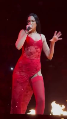 Dua Lipa [ dua-lipa ] - En La proxima quien me ayuda   Estiy disponible para encuentros Hoy