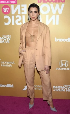 Dua Lipa [ dua-lipa ] - After I strip for you  it s time to wash off all this workout sweat  