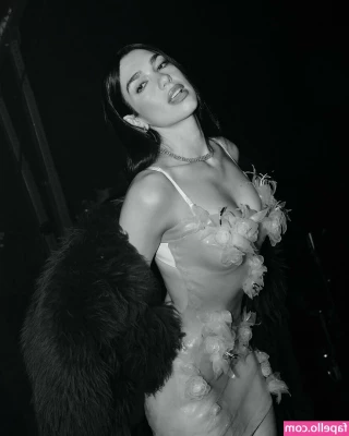 Dua Lipa [ dua-lipa ] - Hora do banho