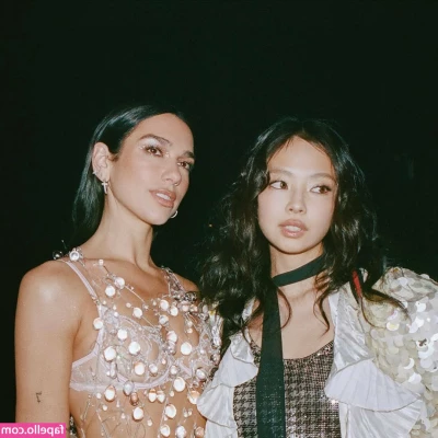 Dua Lipa [ dua-lipa ] - A little puffy today