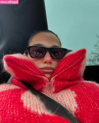 Dua Lipa [ dua-lipa ] - Do you want to ride something in this picture