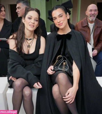 Dua Lipa [ dua-lipa ] - La settimana inizia con una bella SCOPATA A PECORA 🐑  Lui mi scopa
