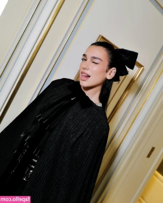 Dua Lipa [ dua-lipa ] - Underwear on or off