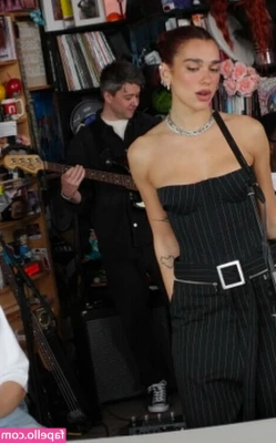 Dua Lipa [ dua-lipa ] - Oggi faccio la volpe hentai😜