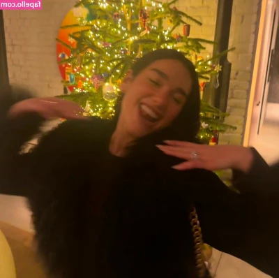 Dua Lipa [ dua-lipa ] - Buongiorno   io sono già in ufficio al lavoro  tu