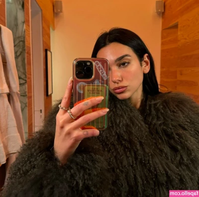 Dua Lipa [ dua-lipa ] - Appuntamento ad un gala  E siamo già pronti per il dopo