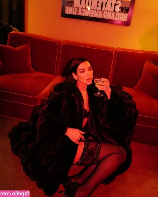 Dua Lipa [ dua-lipa ] - Un poco de compañía