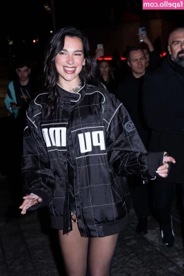 Dua Lipa [ dua-lipa ] - Ya que estamos de paso  dejemos huellas bonitas  Dale me gusta