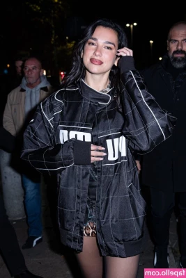 Dua Lipa [ dua-lipa ] - You're in library, be quiet and read your book. But how can you focus part 1