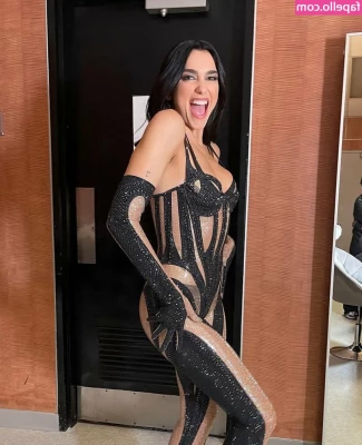 Dua Lipa [ dua-lipa ] - El Señor Simio Supremo 3 of 3 (7 Shots)  Last of the set, a little part 1
