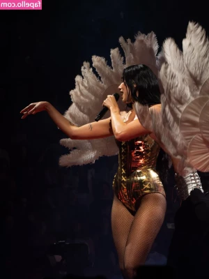 Dua Lipa [ dua-lipa ] - Yayyy it s Friday  You know what that means --- you got paid today 