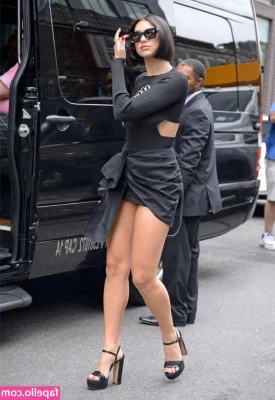 Dua Lipa [ dua-lipa ] - Wanna see my present for you? HMU!😈🥵