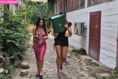 Dua Lipa [ dua-lipa ] - These feet will destroy you 🤭