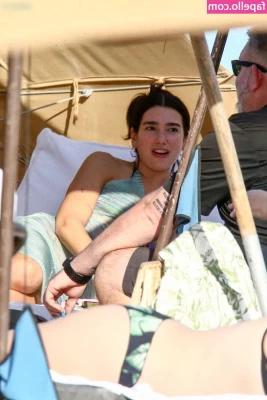 Dua Lipa [ dua-lipa ] - Snuck in a little bit of nakey before bed yoga for you guys when