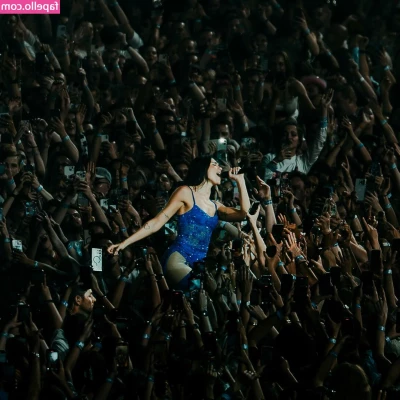 Dua Lipa [ dua-lipa ] - Watch me forget how many buttons I have