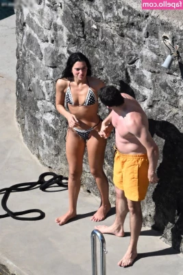 Dua Lipa [ dua-lipa ] - Wardrobe malfunction but make it sexy