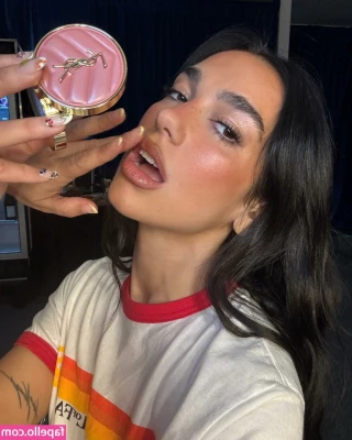 Dua Lipa [ dua-lipa ] - Just got back from Tokyo Trip and it didn t go so well   1st  Robbed