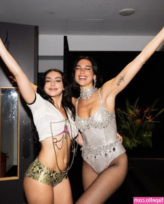 Dua Lipa [ dua-lipa ] - Qualcuno mi vuole leccare il mio cazzo  Scrivetemi