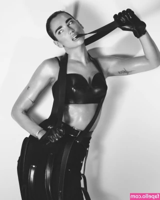 Dua Lipa [ dua-lipa ] - I wonder how it would feel like to kiss her pussy, work it with my