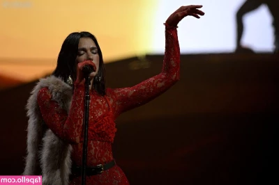 Dua Lipa [ dua-lipa ] - Worship my perfect feet