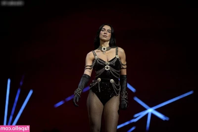 Dua Lipa [ dua-lipa ] - What colour pedicure should I get today? 🦶🏻