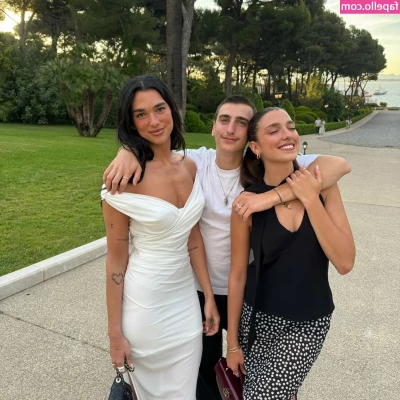 Dua Lipa [ dua-lipa ] - flexibility check