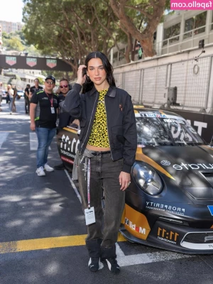 Dua Lipa [ dua-lipa ] - I ve been a bad girl this week  do I deserve to be ass clapped