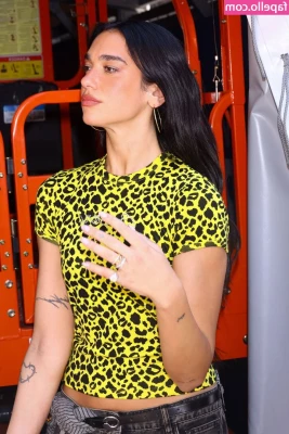 Dua Lipa [ dua-lipa ] - New nail color!!
