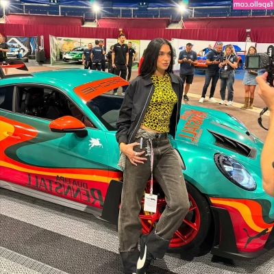 Dua Lipa [ dua-lipa ] - Just deciding what to wear