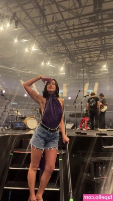 Dua Lipa [ dua-lipa ] - Finally the long awaited shopping time. What a day it's gonna be part 1