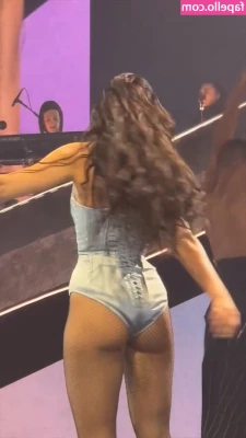 Dua Lipa [ dua-lipa ] - Describe me in one word 🤭