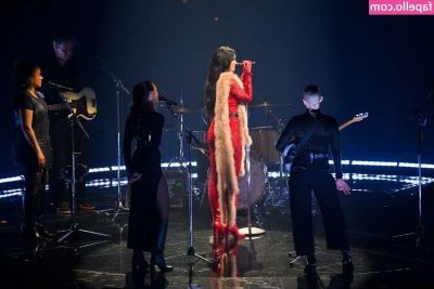 Dua Lipa [ dua-lipa ] - Here is the sneak preview for the video being sent to anyone with part 1