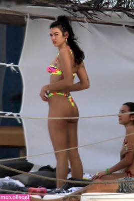 Dua Lipa [ dua-lipa ] - A lil peek peek