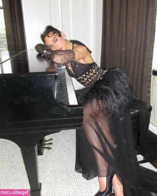Dua Lipa [ dua-lipa ] - I'm on my knees begging for your dick, just like you asked! 🤤