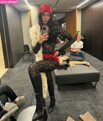 Dua Lipa [ dua-lipa ] - It s cuddle time