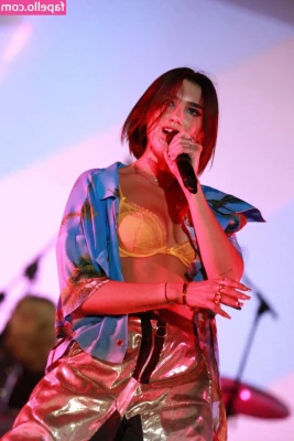 Dua Lipa [ dua-lipa ] - Fooling around at the table as one does part 1