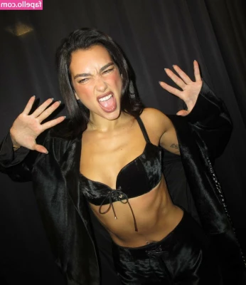 Dua Lipa [ dua-lipa ] - Cute lil Heels on a Night Out