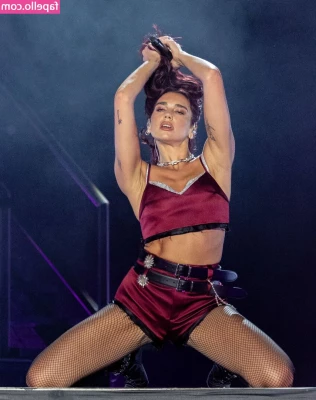 Dua Lipa [ dua-lipa ] - Morning guys! Happy Wednesday! This is my new pedicure. Do you like