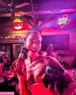 Dua Lipa [ dua-lipa ] - R u at work? let's plan our fun for later today, and I'll give u a