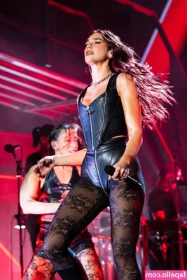 Dua Lipa [ dua-lipa ] - merry christmas to those who celebrate! wanted to come on here and