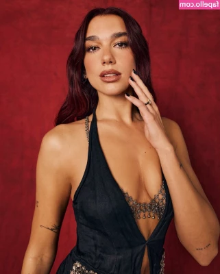 Dua Lipa [ dua-lipa ] - Bikini babe
