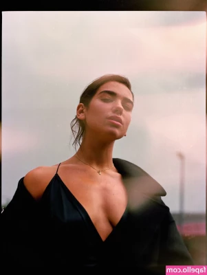 Dua Lipa [ dua-lipa ] - Drop a tip if you love my boobs