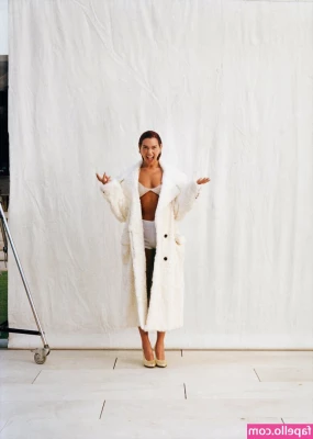 Dua Lipa [ dua-lipa ] - Rate my body 1-10!