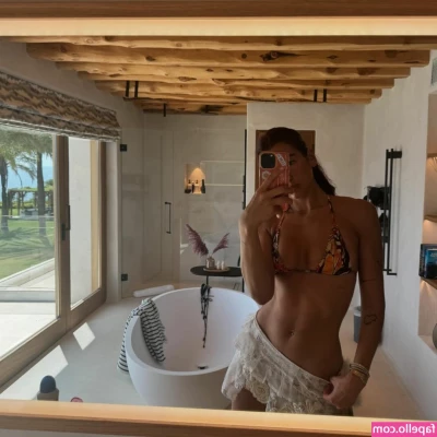 Dua Lipa [ dua-lipa ] - Anyone need a dommy mommy with a thick cock? 😋🍆💙 ($3 for a