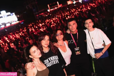Dua Lipa [ dua-lipa ] - pull it aside with your teeth 🥵