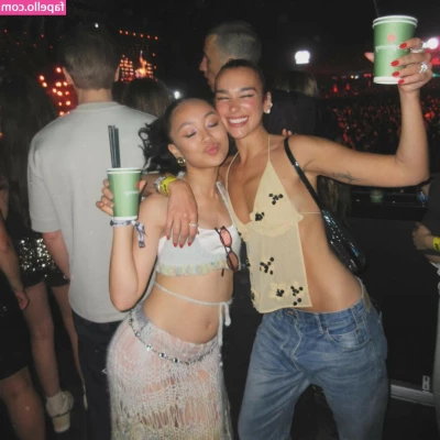 Dua Lipa [ dua-lipa ] - Wanna see a video of me cumming on my hairbrush    Send me a  10 or