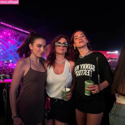 Dua Lipa [ dua-lipa ] - Is this the perfect position to eat? Or breed? Hmm…