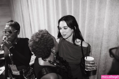 Dua Lipa [ dua-lipa ] - Swipe right