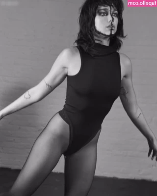 Dua Lipa [ dua-lipa ] - Come get wet with me!