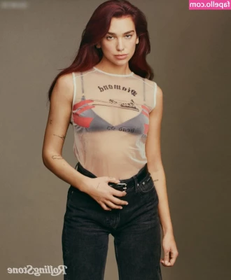 Dua Lipa [ dua-lipa ] - Getting a little stretch in i between unpacking boxes